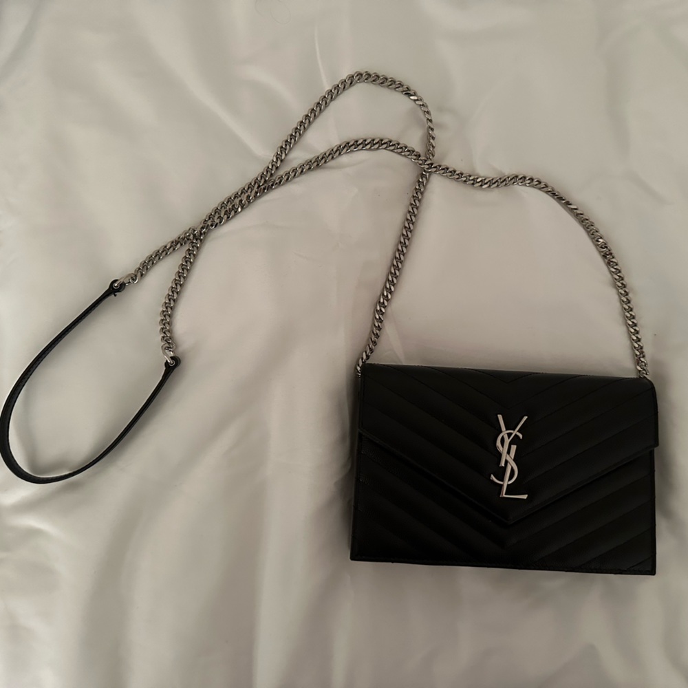 CASSANDRE MATELASSE ENVELOPE CHAIN WALLET IN
GRAIN DE POUDRE EMBOSSED LEATHER